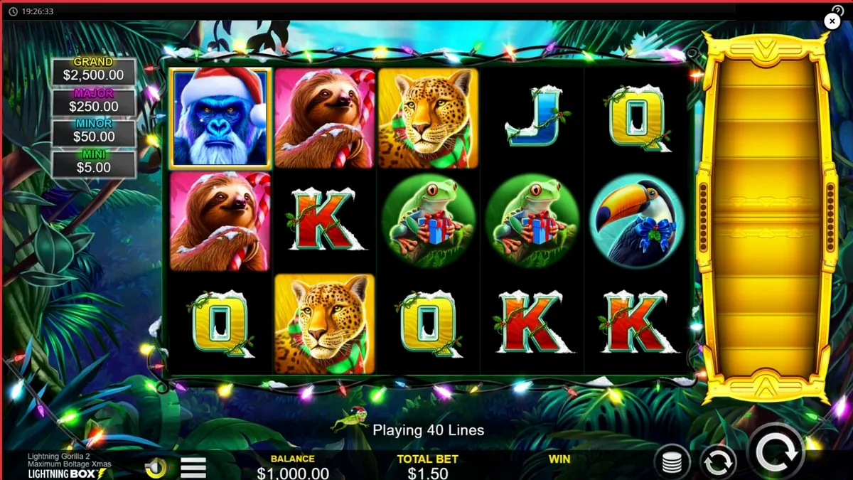 Tampilan visual slot Lightning Gorilla 2 Xmas dengan tema hutan tropis dan dekorasi Natal